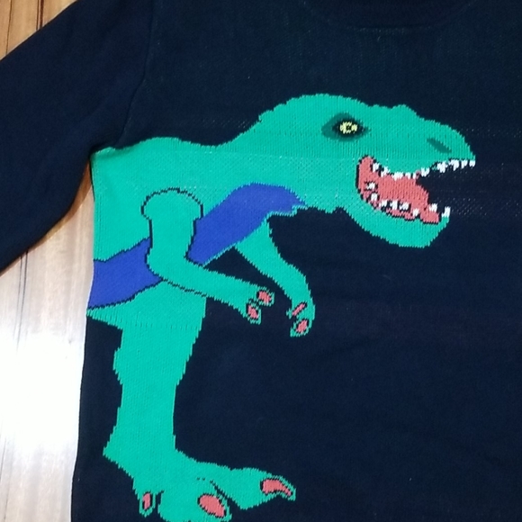 pull and bear dinosaur shirt